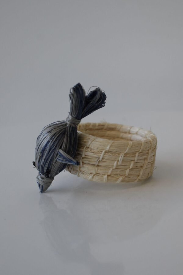Napkin ring with natural fibers