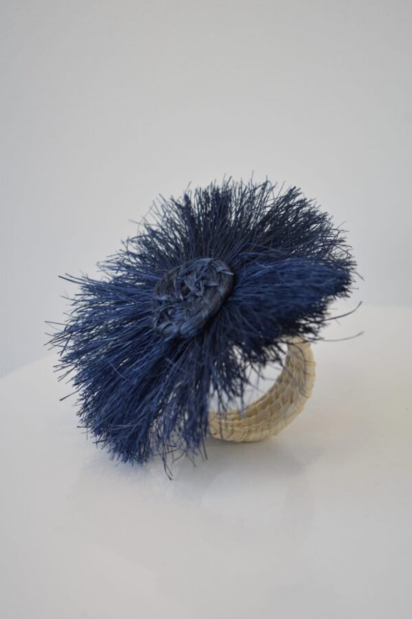 Napkin ring with natural fibers