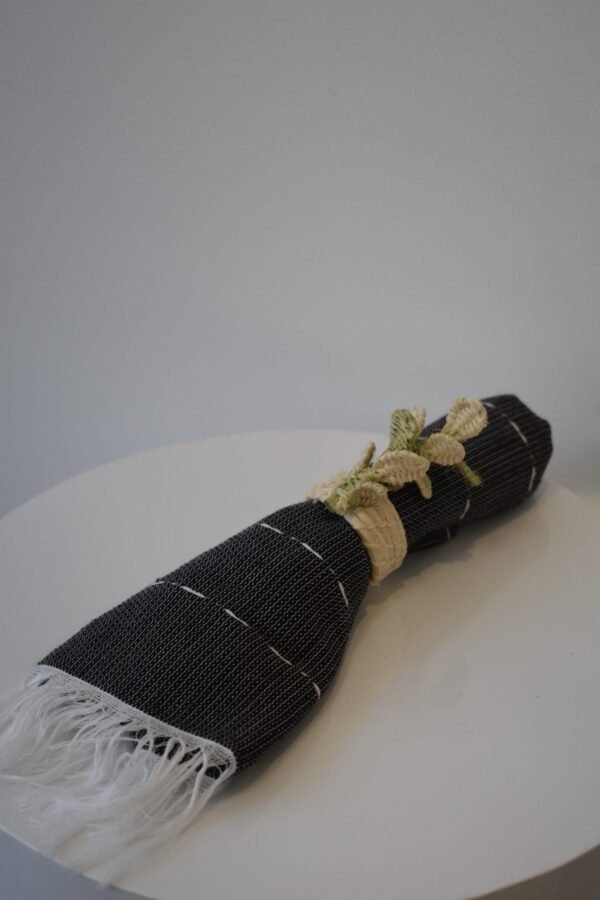 Napkin ring with natural fibers